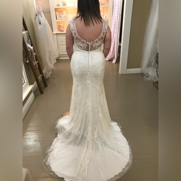 Wedding dress - Picture 2 of 6